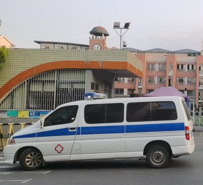 龙江镇救护车出租护送骨折病人一公里多少钱